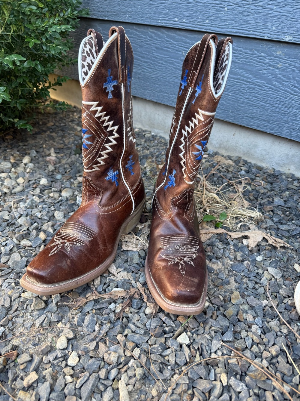 Beautiful Laredo women’s western boots in size 7.5 M.
